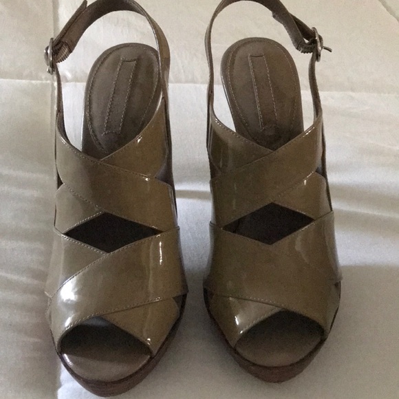 Banana Republic size 8 tan wood heel - Picture 4 of 5